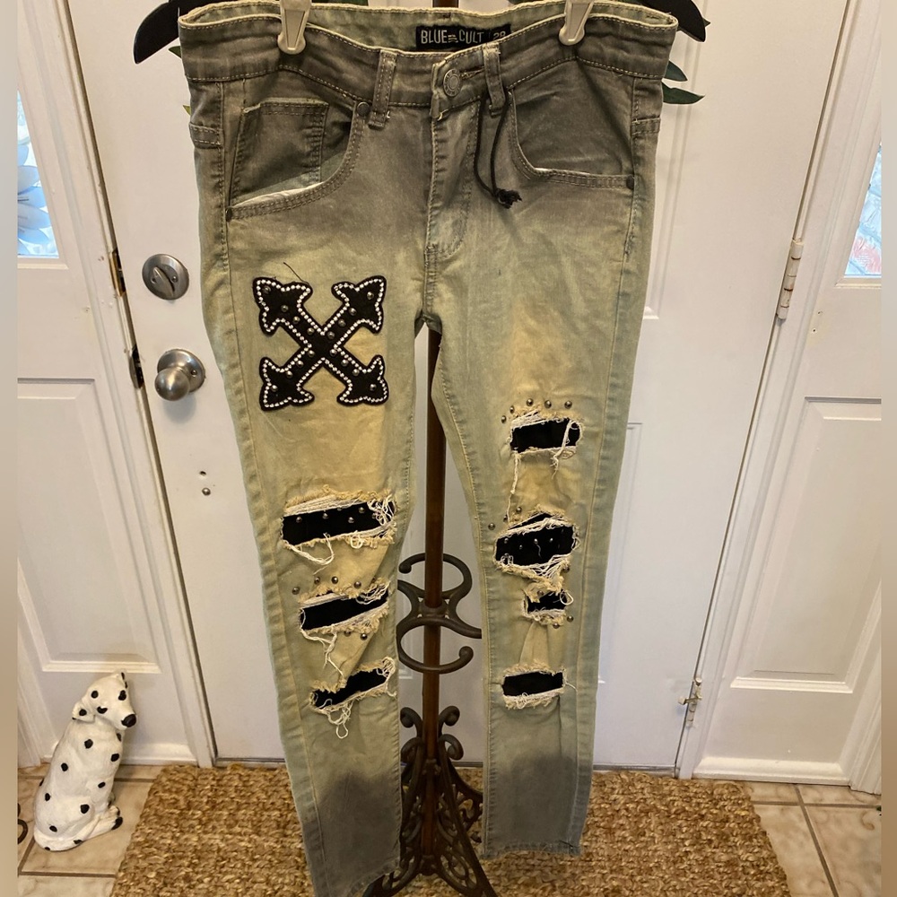NWOT Blue Cult Grunge Punk Studded Patches Distressed Jeans 28 X 32